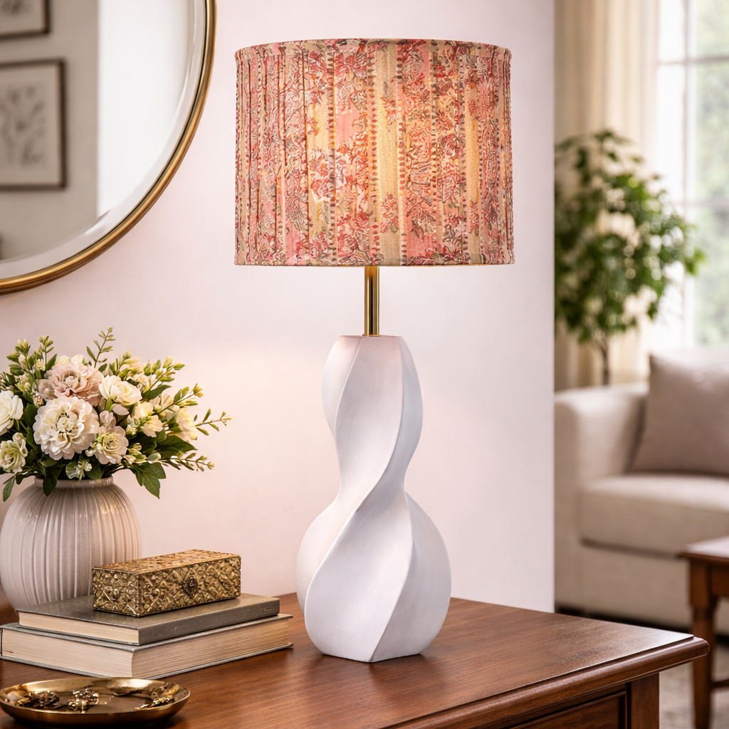 Kalamkari VR Drum Pleated & Lumo Twist White Combo
